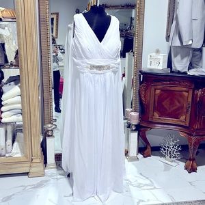 New Bridal Dress Plus size fits 30 to 34.